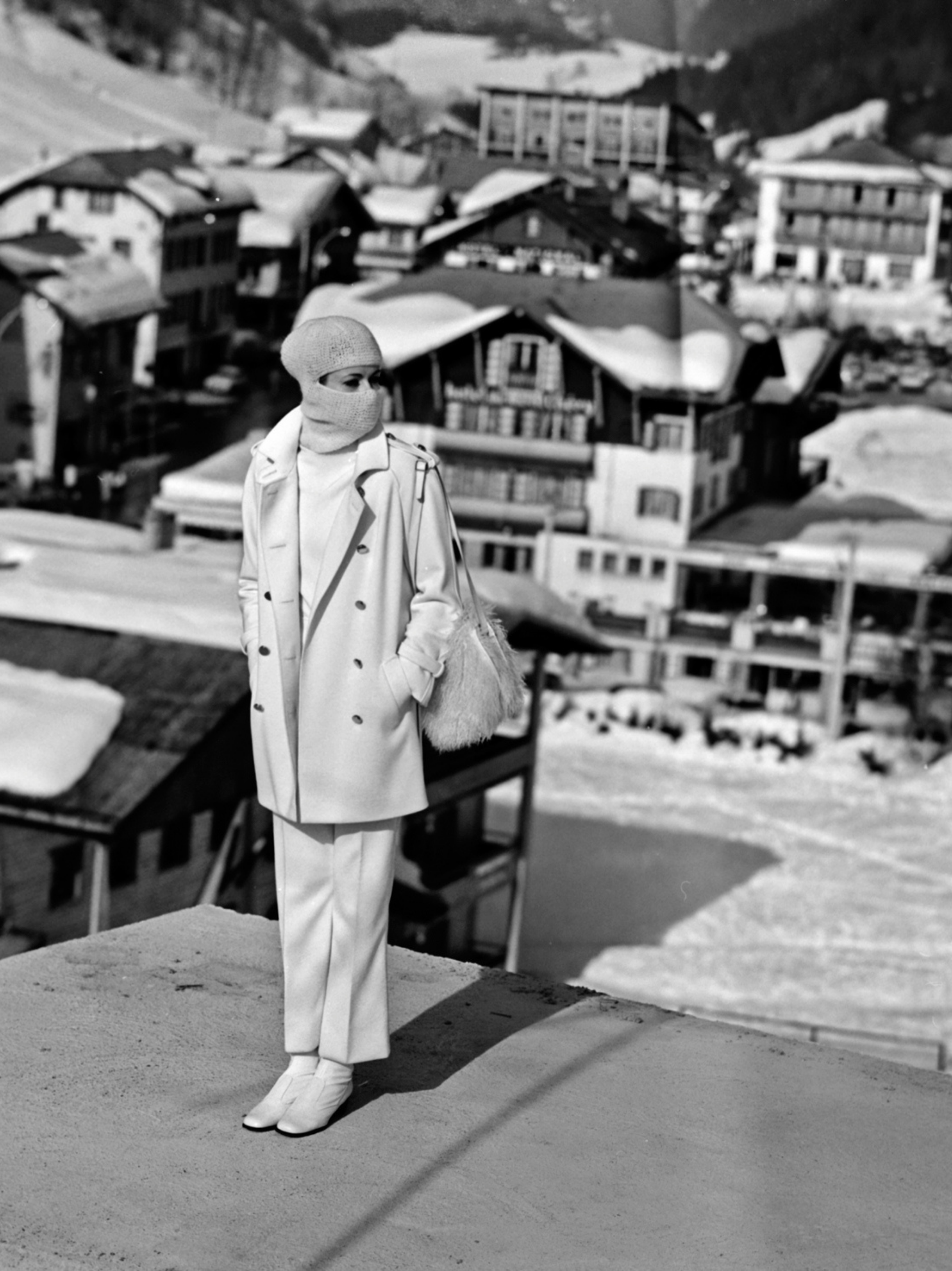 "Emmitouflée, avec style" - Louis-René Astre