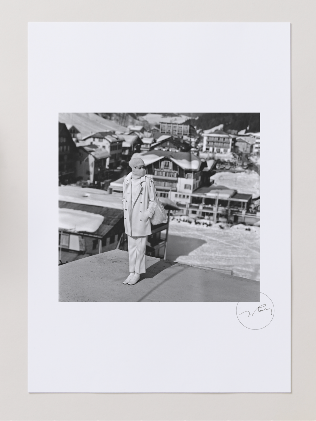 "Emmitouflée, avec style" - Louis-René Astre