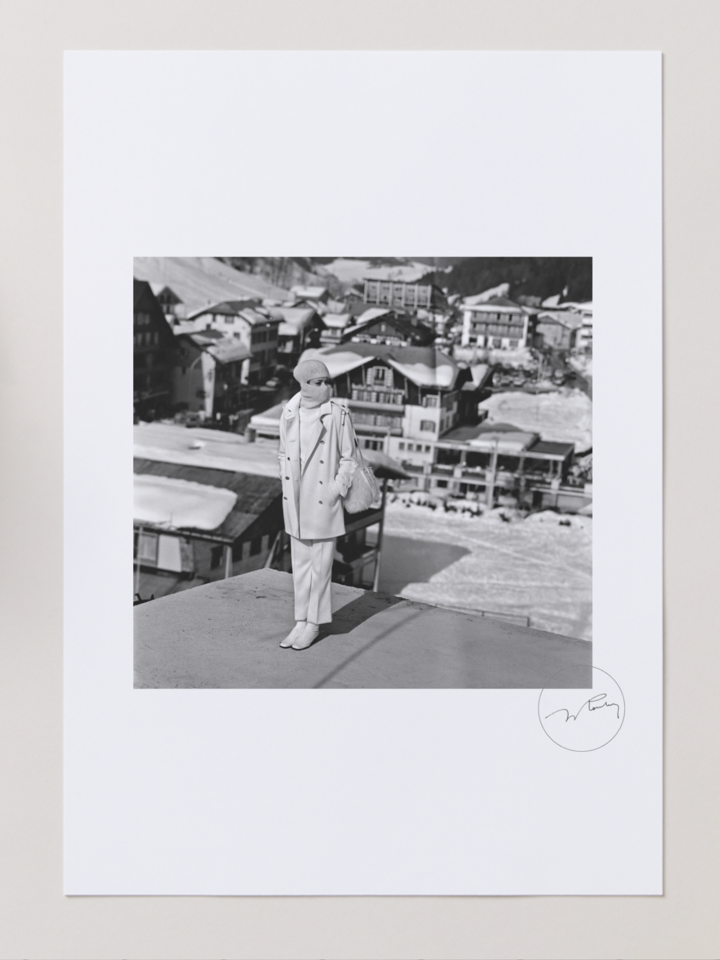 "Emmitouflée, avec style" - Louis-René Astre