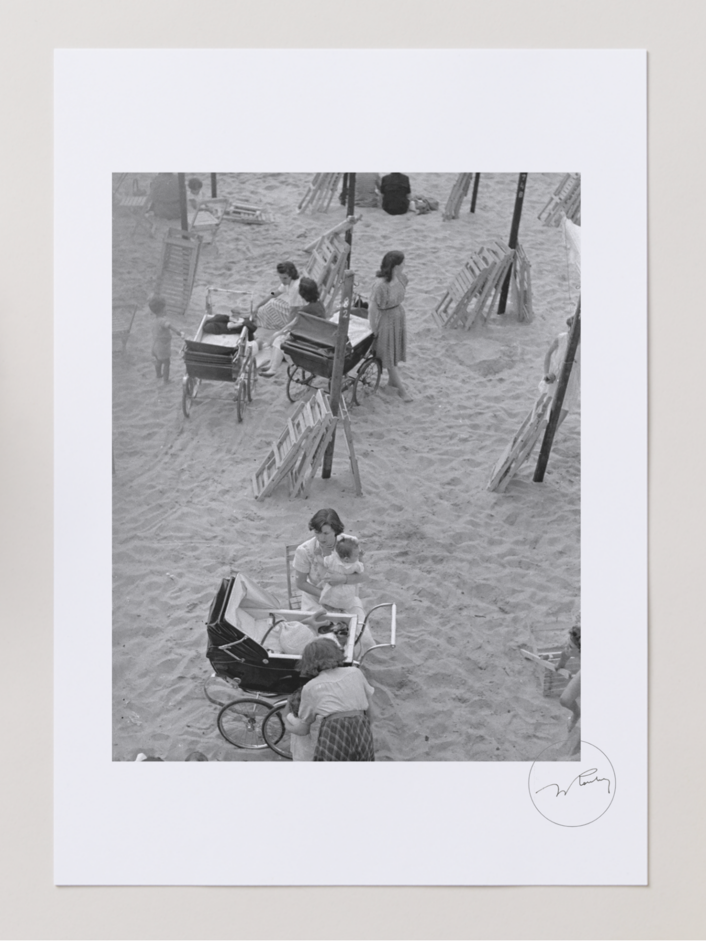 "Poussettes sur une plage de San Sebastian" - Jacques Rouchon