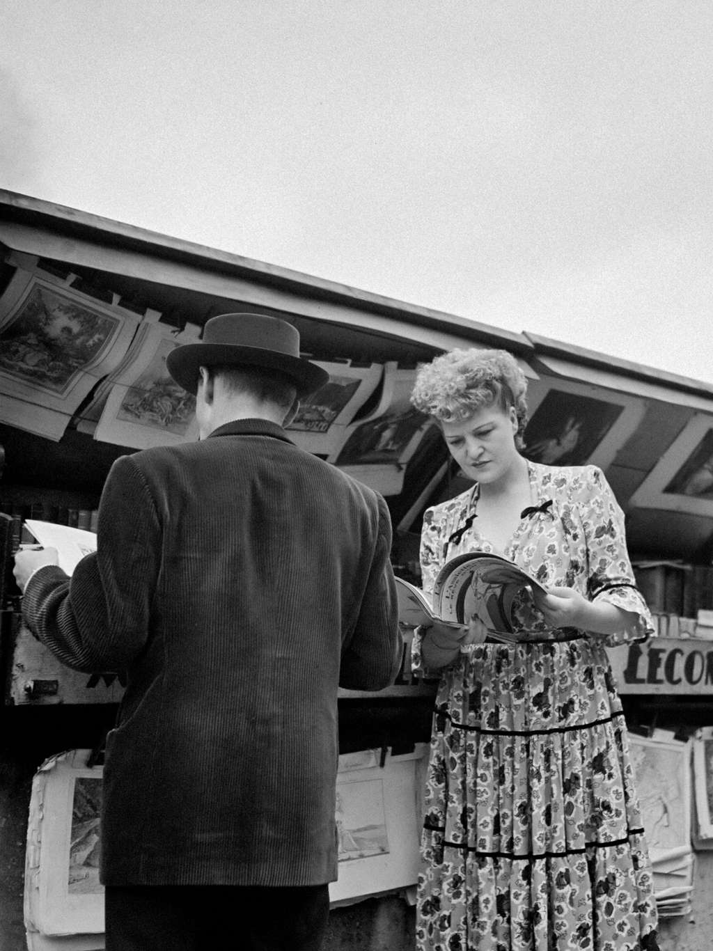 "Yvonne Darle chez le bouquiniste" - Louis-René Astre